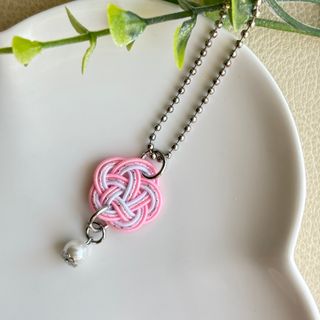 【限定品】水引梅結び　チェーンホルダー 　バッグチャーム 　パールアクセサリー　(チャーム)