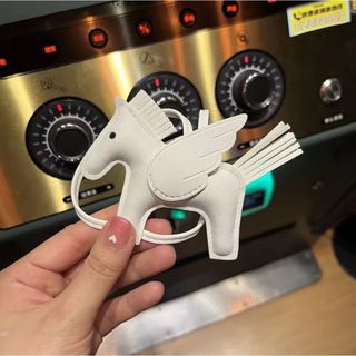 ペガサスチャーム　バッグアクセサリー　バッグチャーム　白