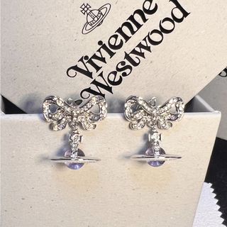 ヴィヴィアンウエストウッド(Vivienne Westwood)のヴィヴィアンウエストウッド  リボンオーブピアス(ピアス)
