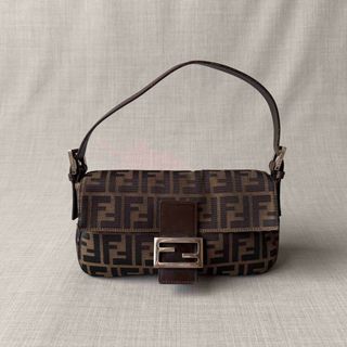 美品 FENDI フェンディ ズッカ柄 マンマバケット ハンドバッグ