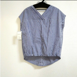ドゥクラッセ(DoCLASSE)の【新品タグ】綿 コットン Vネック ストライプ シャツ ブラウス 夏(シャツ/ブラウス(半袖/袖なし))