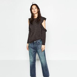 ザラ(ZARA)のZARA オープンショルダー フリル 長袖 グレー(カットソー(長袖/七分))