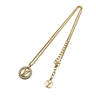 ルイヴィトン(LOUIS VUITTON)のルイヴィトン LV Louis Vuitton ルイーズ バイナイト ネックレス アクセサリー ラインストーン ロゴデザイン ペンダント 華やか 丸 ラウンド チェーン 存在感 きれいめ エレガント おしゃれ かわいい 気品 高級感 上品 上質 ゴールドカラー 金メッキ M00759 レディース 【中古 BC品】☆送料無料☆ 当店通常価格59800円(ネックレス)