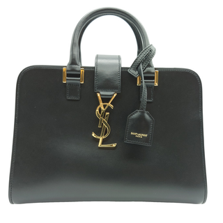 サンローラン(SAINT LAURENT)のサンローラン SAINT LAURENT ベイビーカバス ハンドバッグ バッグ 2WAY 肩掛け 斜め掛け ショルダーバッグ ロゴデザイン シンプル シック 四角 スクエア 自立 きれいめ エレガント おしゃれ フォーマル 機能的 高級感 上品 上質 ブラック ゴールド レザー 568853 レディース 【中古 AB品】☆送料無料☆ 当店通常価格249800円(ハンドバッグ)