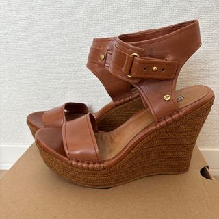 UGG 厚底サンダル　ウェッジ　6.5 本革