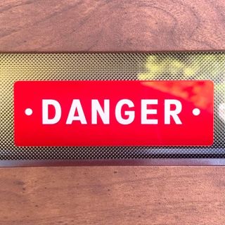 【送料無料】「DANGER」赤色サインプレート デンジャープレート 危険案内 
