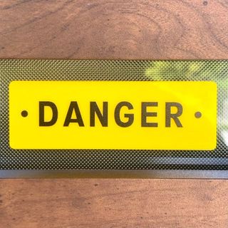 【送料無料】「DANGER」黄色サインプレート デンジャープレート 危険案内 