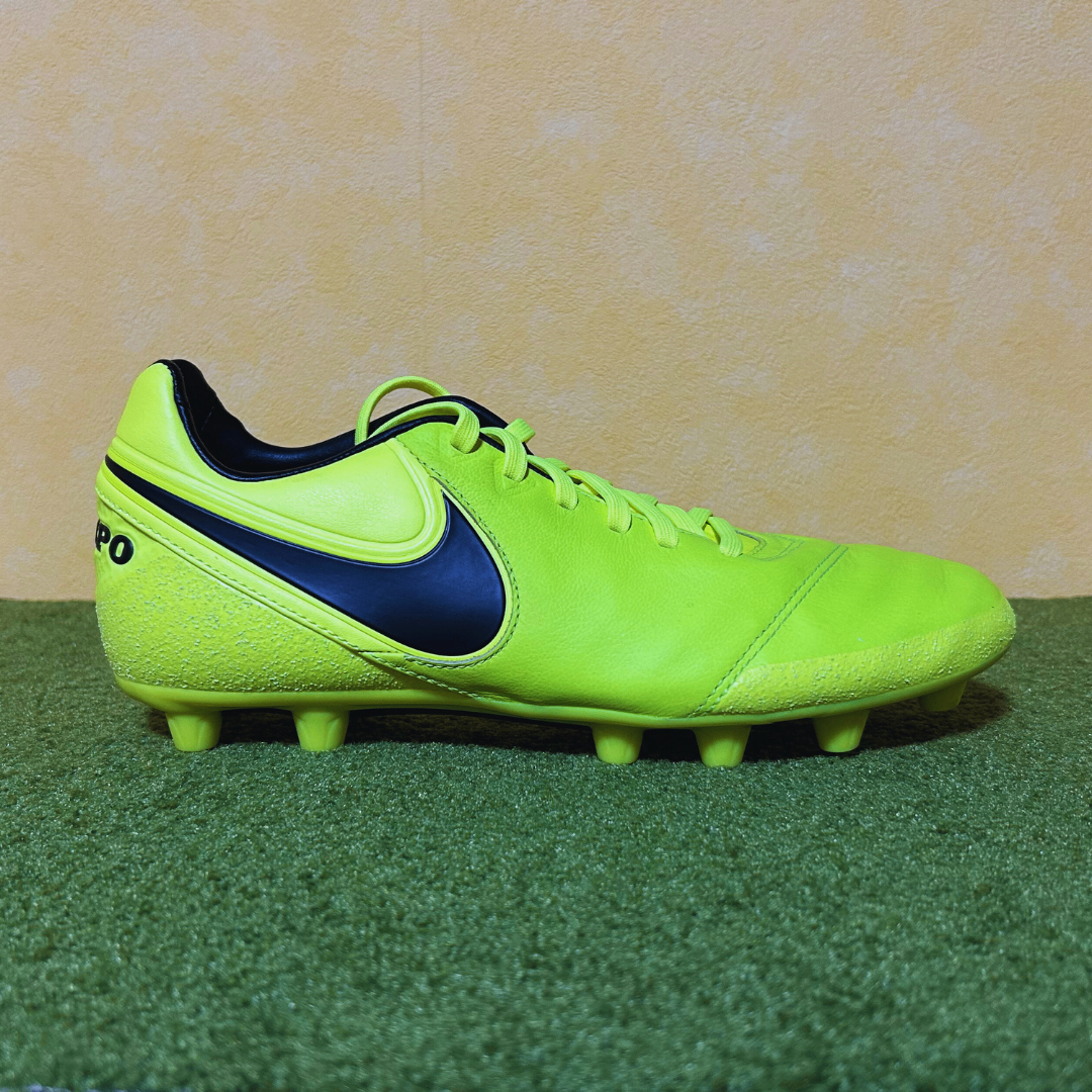 NIKE ナイキ サッカースパイク ティエンポ レガシー HG 25.0 激レア 新品 サッカースパイク ナイキ ティエンポ レガシー HG 激レア