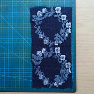 ミナペルホネン✨flower crown チャコール✨ハギレ 生地 モチーフ2