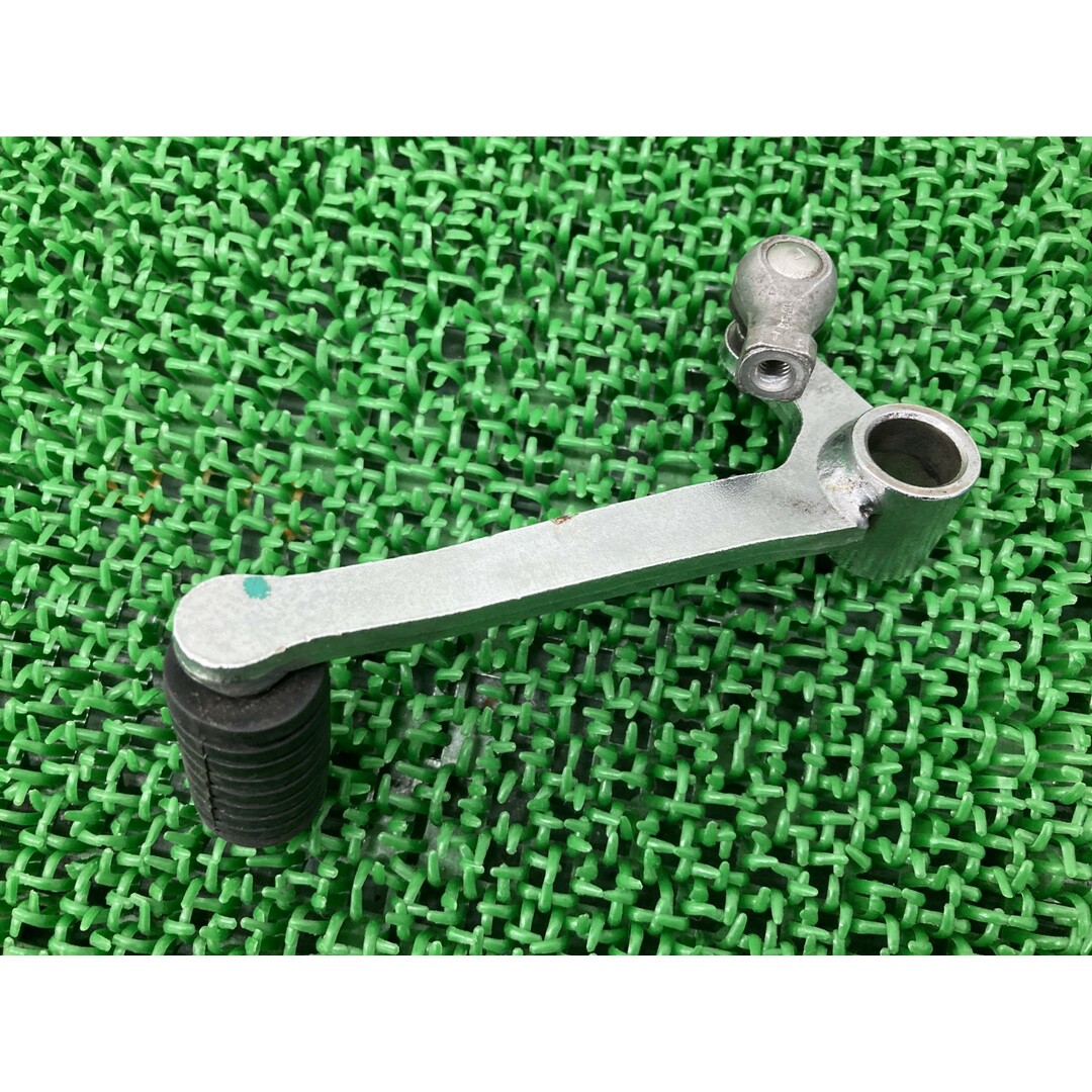 ヤマハ(ヤマハ)のTZR250 シフトペダル ヤマハ 純正 バイク 部品 3MA チェンジペダル ペイント素材に 品薄 希少品 車検 Genuine 【中古】 91 自動車/バイクのバイク(パーツ)の商品写真