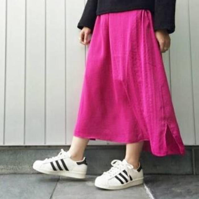 Kastane(カスタネ)のカスタネ♡ サテンスリットスカート レディースのスカート(ロングスカート)の商品写真