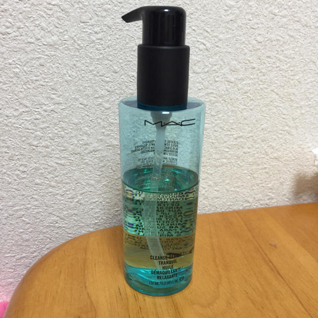 MAC(マック)の【送料無料 半額♡大幅値下げ♡美品】MACクレンズオフオイルトランケル150ml コスメ/美容のスキンケア/基礎化粧品(クレンジング/メイク落とし)の商品写真