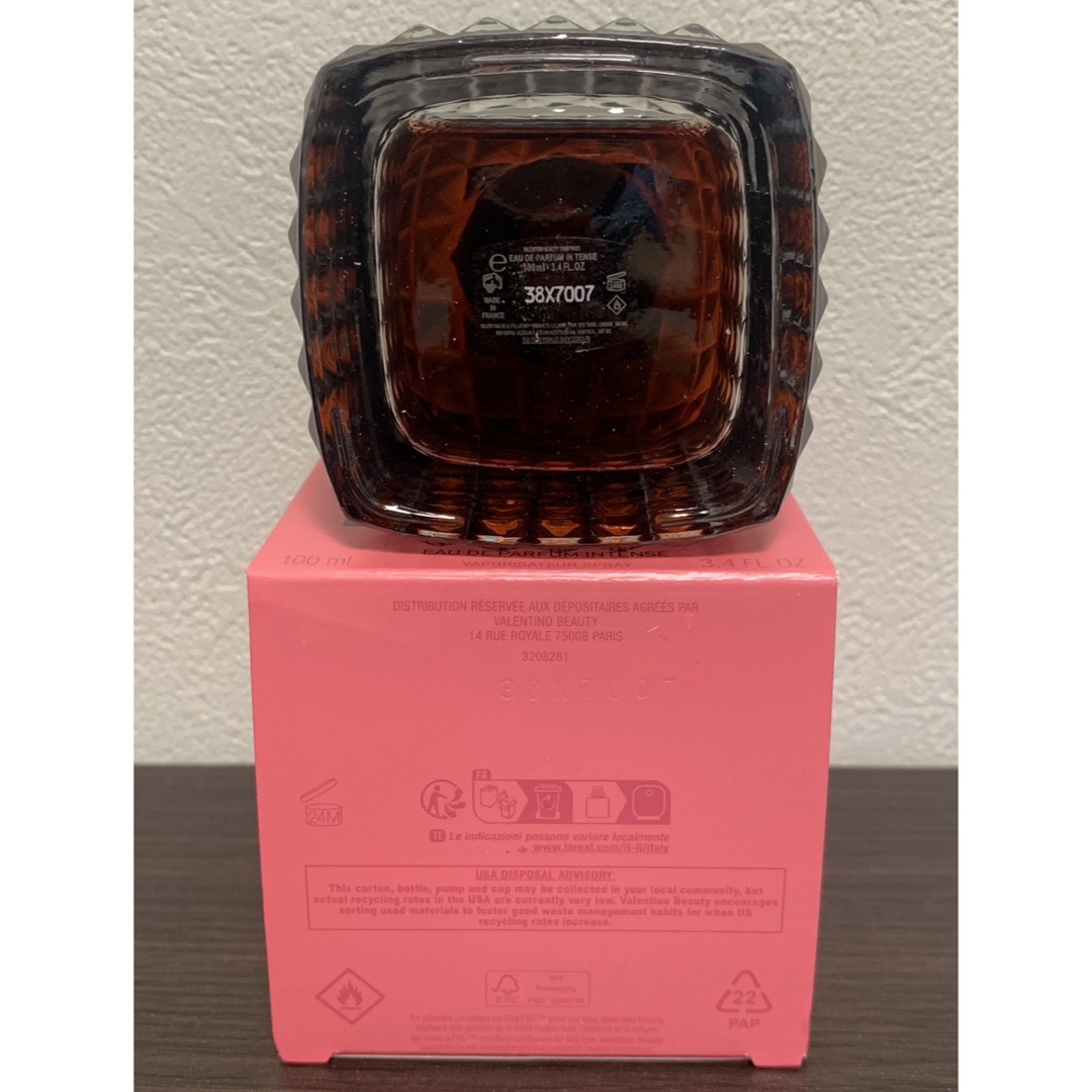 VALENTINO(バレンティノ)のVALENTINO DONNA BORNINROMA INTENSE100ml コスメ/美容の香水(香水(男性用))の商品写真