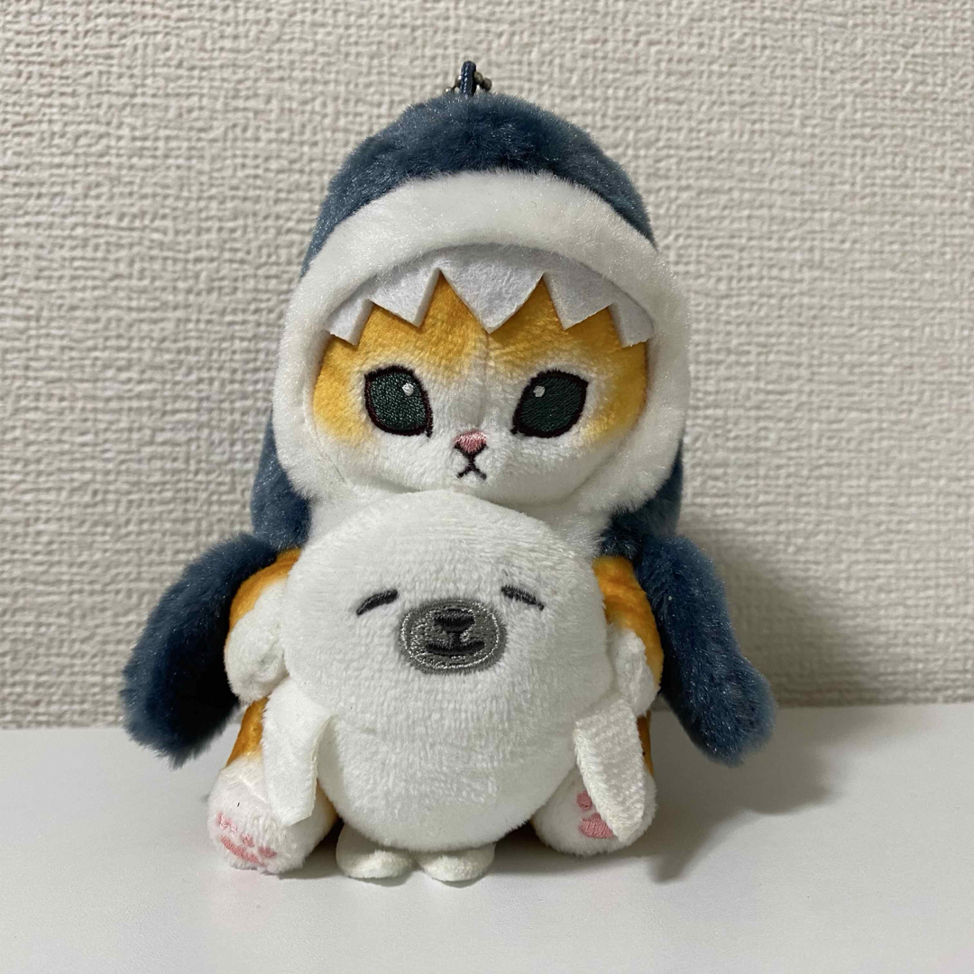 mofusand(モフサンド)のmofusand サメにゃん　アザラシ　海外限定　プライズ品 エンタメ/ホビーのおもちゃ/ぬいぐるみ(ぬいぐるみ)の商品写真