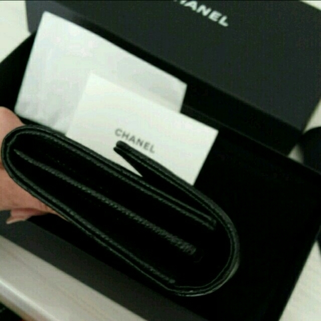 CHANEL(シャネル)の新品同様　シャネル　長財布　キャビアスキン レディースのファッション小物(財布)の商品写真