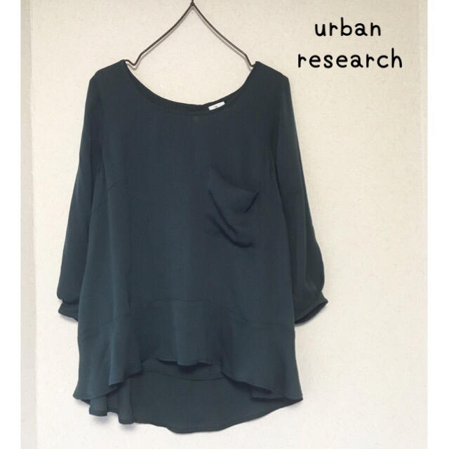 URBAN RESEARCH(アーバンリサーチ)のurban research DOORS 裾フリル胸ポケブラウス レディースのトップス(シャツ/ブラウス(長袖/七分))の商品写真