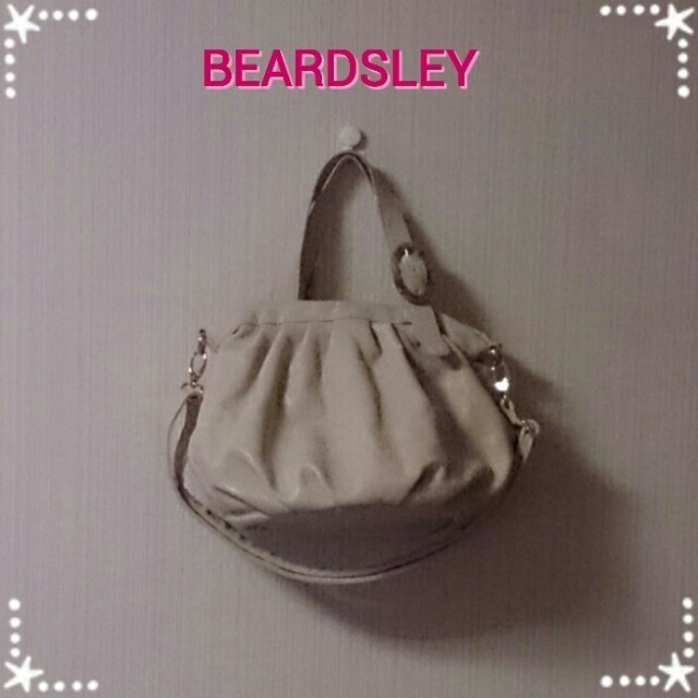 BEARDSLEY(ビアズリー)のBEARDSLEYアイボリーバッグ レディースのバッグ(ハンドバッグ)の商品写真