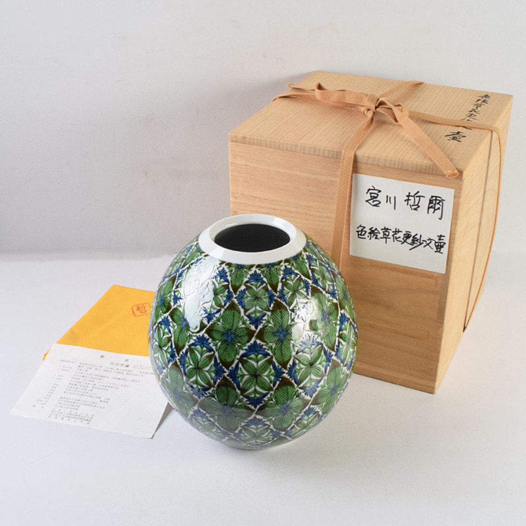 九谷焼　宮川哲爾造　色絵草花更紗文　壷　共布共箱　M　R9261H 九谷焼 宮川哲爾造 色絵草花更紗文 壷 共布共箱 M R9261H 陶芸