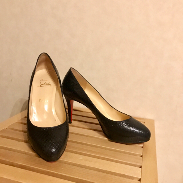 Christian Louboutin(クリスチャンルブタン)のChristian Loubouti ラウンドパンプス レディースの靴/シューズ(ハイヒール/パンプス)の商品写真