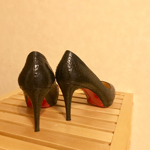 Christian Louboutin(クリスチャンルブタン)のChristian Loubouti ラウンドパンプス レディースの靴/シューズ(ハイヒール/パンプス)の商品写真