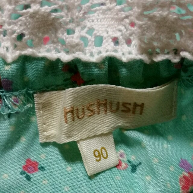 HusHush(ハッシュアッシュ)の新品 花柄 ワンピース 90㎝ キッズ/ベビー/マタニティのキッズ服女の子用(90cm~)(ワンピース)の商品写真