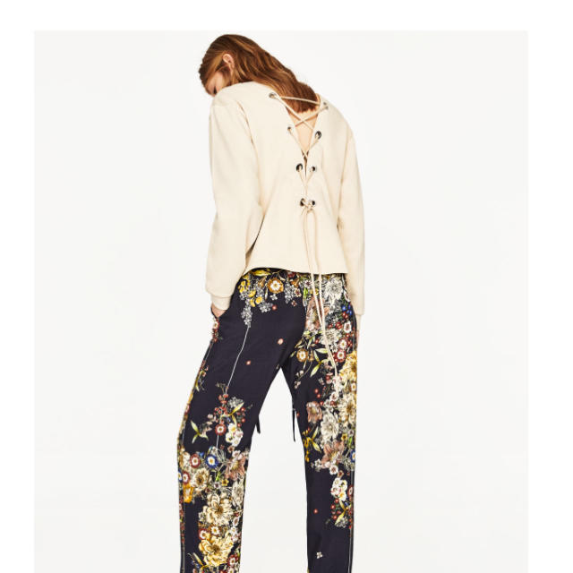 ZARA(ザラ)のZARA  バックレースアップスウェット レディースのトップス(トレーナー/スウェット)の商品写真