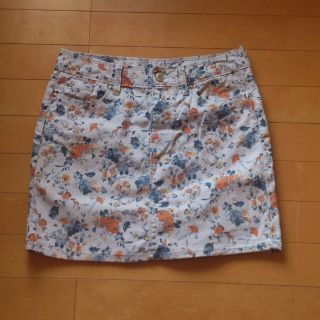 ギャップ(GAP)の花柄タイトスカート(ひざ丈スカート)