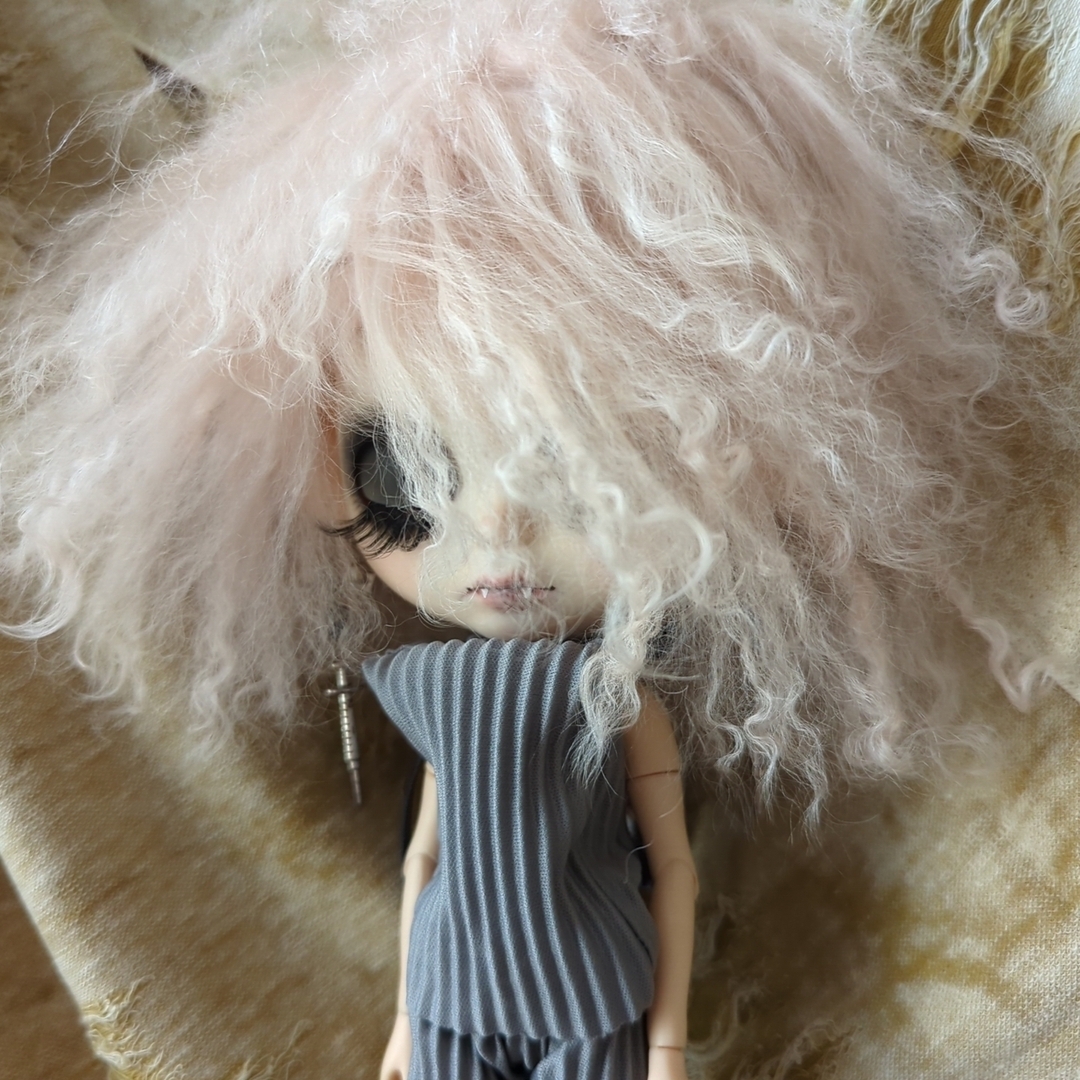 チベットラムウィッグ🩷ホワイトピンク④ ハンドメイドのぬいぐるみ/人形(人形)の商品写真