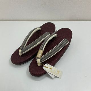 【新品未使用品　ゾーリ　紫　モダン柄布地】