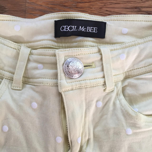 CECIL McBEE(セシルマクビー)の試着のみ セシルマクビー ドット 黄色 イエロー 白 パンツ ズボン レディースのパンツ(カジュアルパンツ)の商品写真