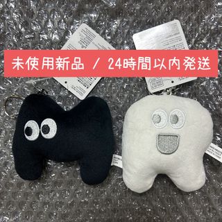 ダイソー(DAISO)のダイソー アルファベット マスコットキーホルダー M  R 2個セット(キャラクターグッズ)