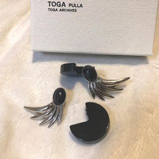 TOGA PULLA アクリル ピアス black新品