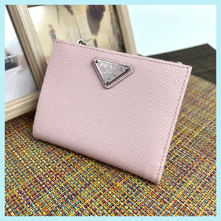 プラダ(PRADA)の✨極美品✨PRADA プラダ　サフィアーノ　トライアングル　二つ折り財布(財布)