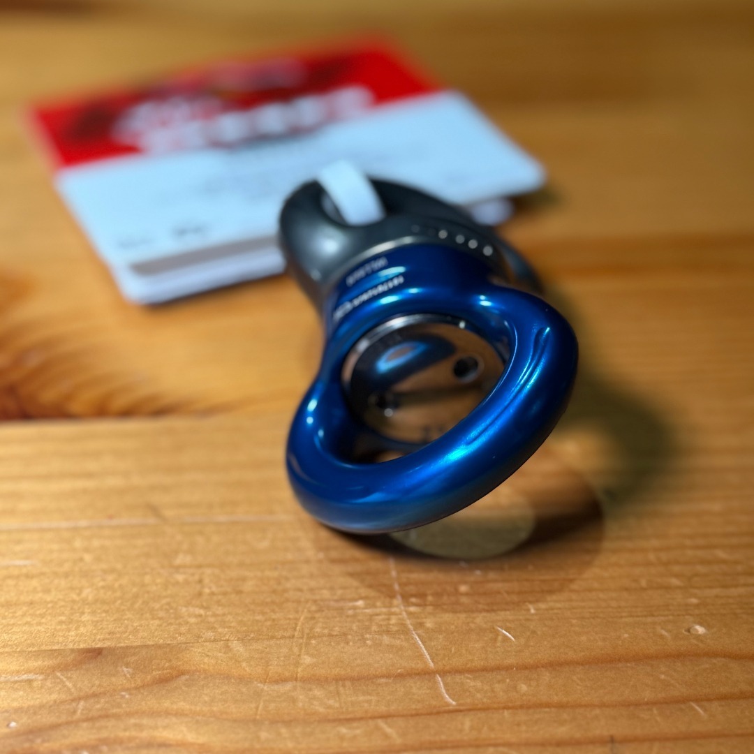 英国製 DMMアクシススイベルS Axis Swivel クライミングコネクター スポーツ/アウトドアのアウトドア(登山用品)の商品写真