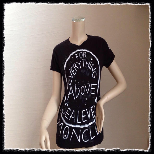 MONCLER - 超人気ハンドプリントtee→美品✨