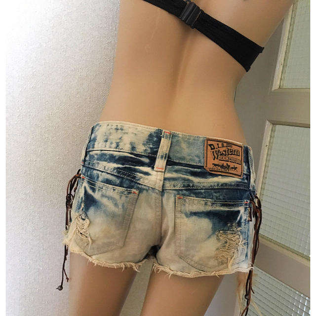 d.i.a(ダイア)のd.i.a. フェザー付きショーパン レディースのパンツ(ショートパンツ)の商品写真