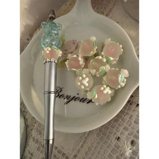 ピンク色の花装飾ペイントビーズ　16㎜　1個110円