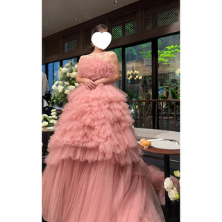 実例写真！カラードレス ベアトップ ピンク サッシュベルト もこもこドレス 花嫁(ウェディングドレス)