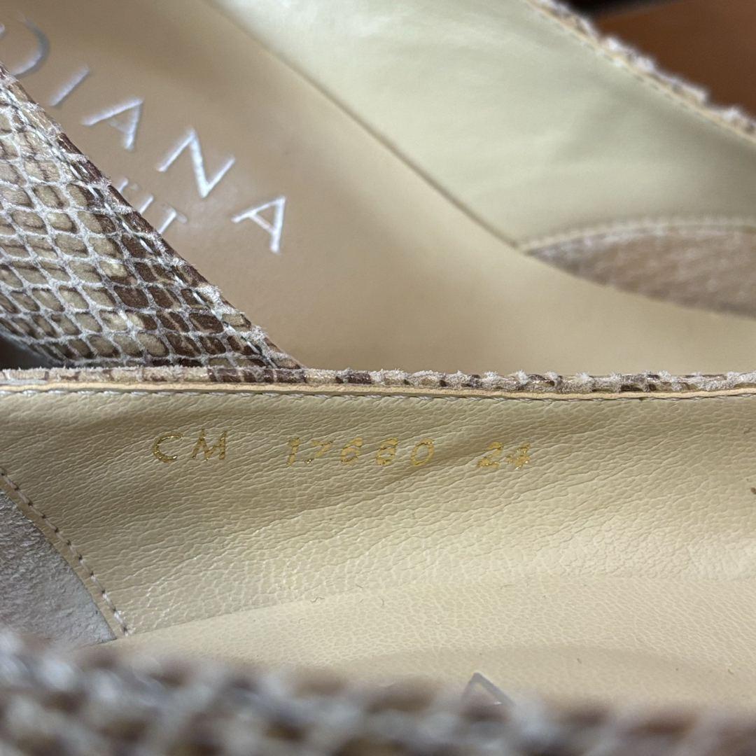 DIANA(ダイアナ)のDIANA WELL FIT パイソン ウェッジヒール パンプス ベージュ レディースの靴/シューズ(ハイヒール/パンプス)の商品写真