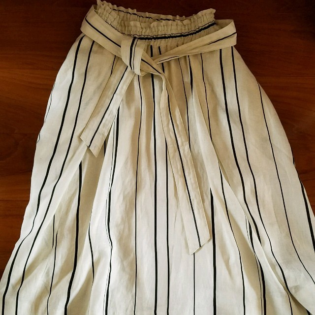 Mila Owen(ミラオーウェン)の最終価格 値下げ 未使用 Mila Owen リネンフレアスカート レディースのスカート(ひざ丈スカート)の商品写真