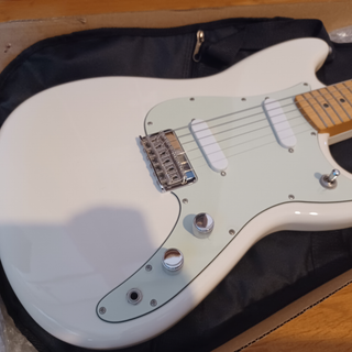 フェンダー(Fender)のFender Duo Sonic  Arctic White(エレキギター)