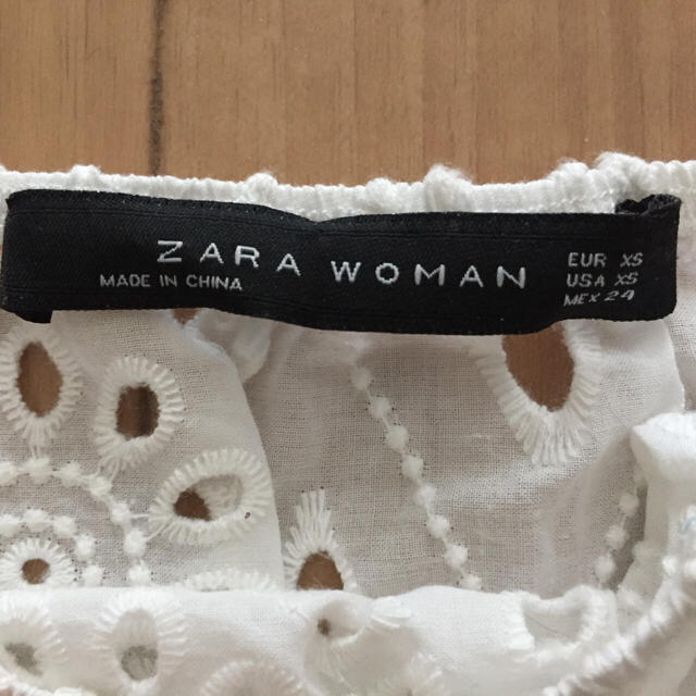 ZARA(ザラ)のzara レース オフショルトップス レディースのトップス(カットソー(半袖/袖なし))の商品写真