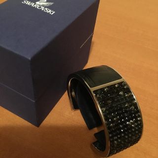 スワロフスキー(SWAROVSKI)の美品♡スワロフスキー×レザー バングル(ブレスレット/バングル)