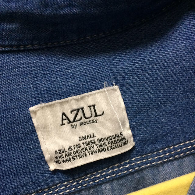 AZUL by moussy(アズールバイマウジー)のAZUL by moussyデニムシャツ レディースのトップス(シャツ/ブラウス(長袖/七分))の商品写真