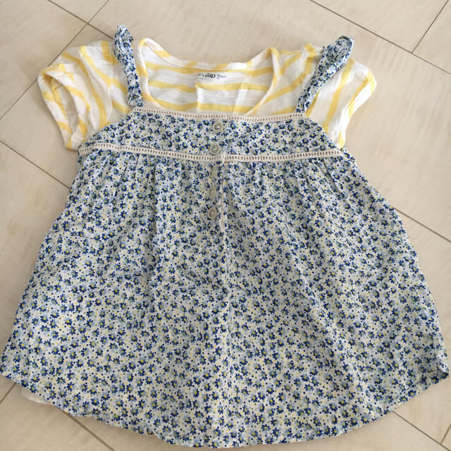 babyGAP(ベビーギャップ)の花柄チュニック 95 キッズ/ベビー/マタニティのキッズ服女の子用(90cm~)(Tシャツ/カットソー)の商品写真