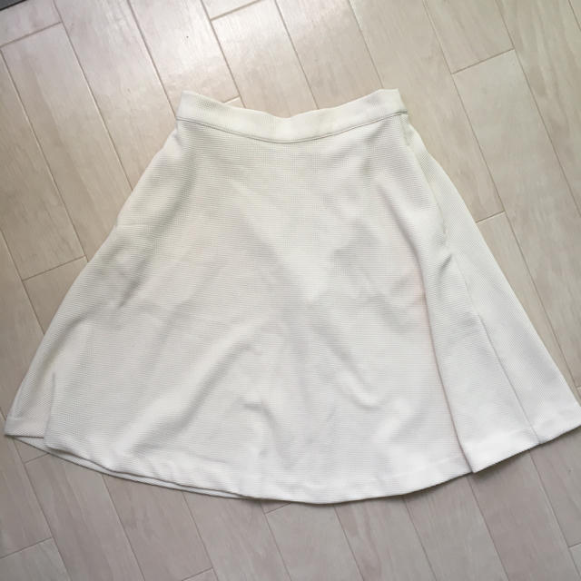 KBF(ケービーエフ)のjasper様 ご購入決まりました。kbf オフホワイトスカート レディースのスカート(ひざ丈スカート)の商品写真