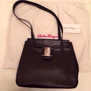 フェラガモ(Ferragamo)のフェラガモ♡ショルダーバック(ショルダーバッグ)