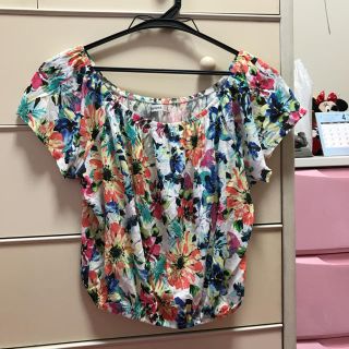 ベルシュカ(Bershka)のベルシュカ☆花柄オフショルカットソー(カットソー(半袖/袖なし))