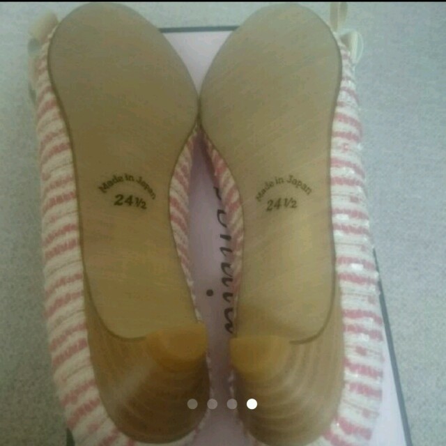 新品 ピンク コサージュ パンプス レディースの靴/シューズ(ハイヒール/パンプス)の商品写真