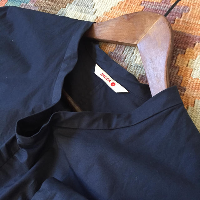 TOMORROWLAND(トゥモローランド)のBACCA ネイビーシャツ レディースのトップス(シャツ/ブラウス(長袖/七分))の商品写真